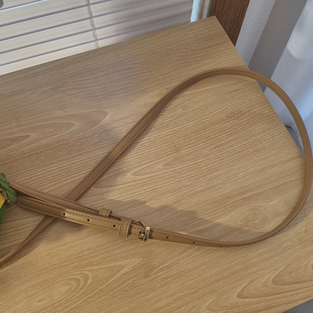 Burger Shaped Crossbody Bag - Picture 8 of 8